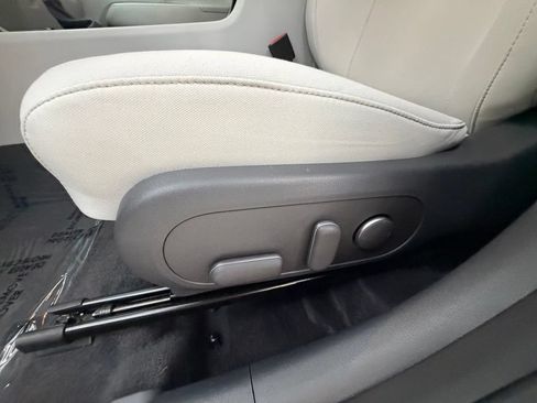 Used 2024 Hyundai Kona SEL AWD/4WD image 43