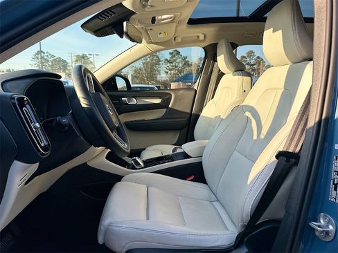 Used 2025 Volvo XC40 B5 Ultra w/ Protection Package Premier image 8