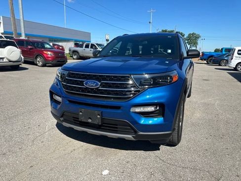 Used 2020 Ford Explorer XLT w/ Equipment Group 202A AWD/4WD image 3