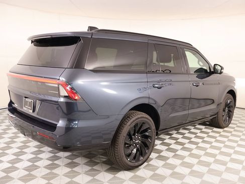 New 2025 Lincoln Navigator Reserve w/ Jet Appearance Package AWD/4WD image 23