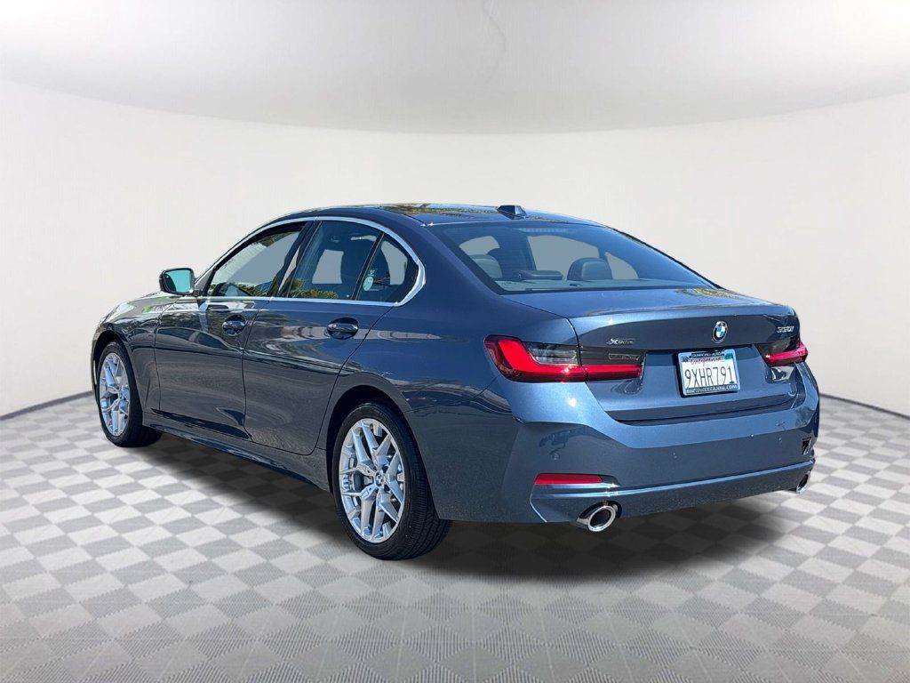 Used 2026 BMW 330i xDrive Sedan w/ Convenience Package AWD/4WD image 4