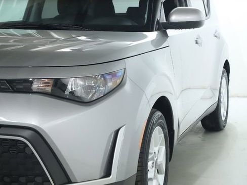 Used 2023 Kia Soul LX w/ LX Technology Package image 6