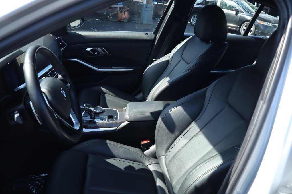 Used 2020 BMW 330i Sedan w/ Driving Assistance Package RWD image 21