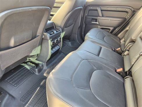 Used 2025 Land Rover Defender 130 X-Dynamic SE image 29