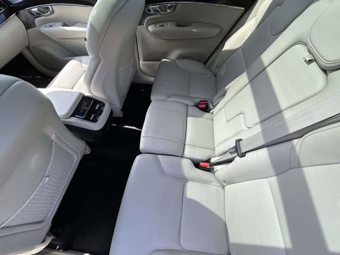 Used 2018 Volvo XC90 T6 Momentum w/ Convenience Package image 12