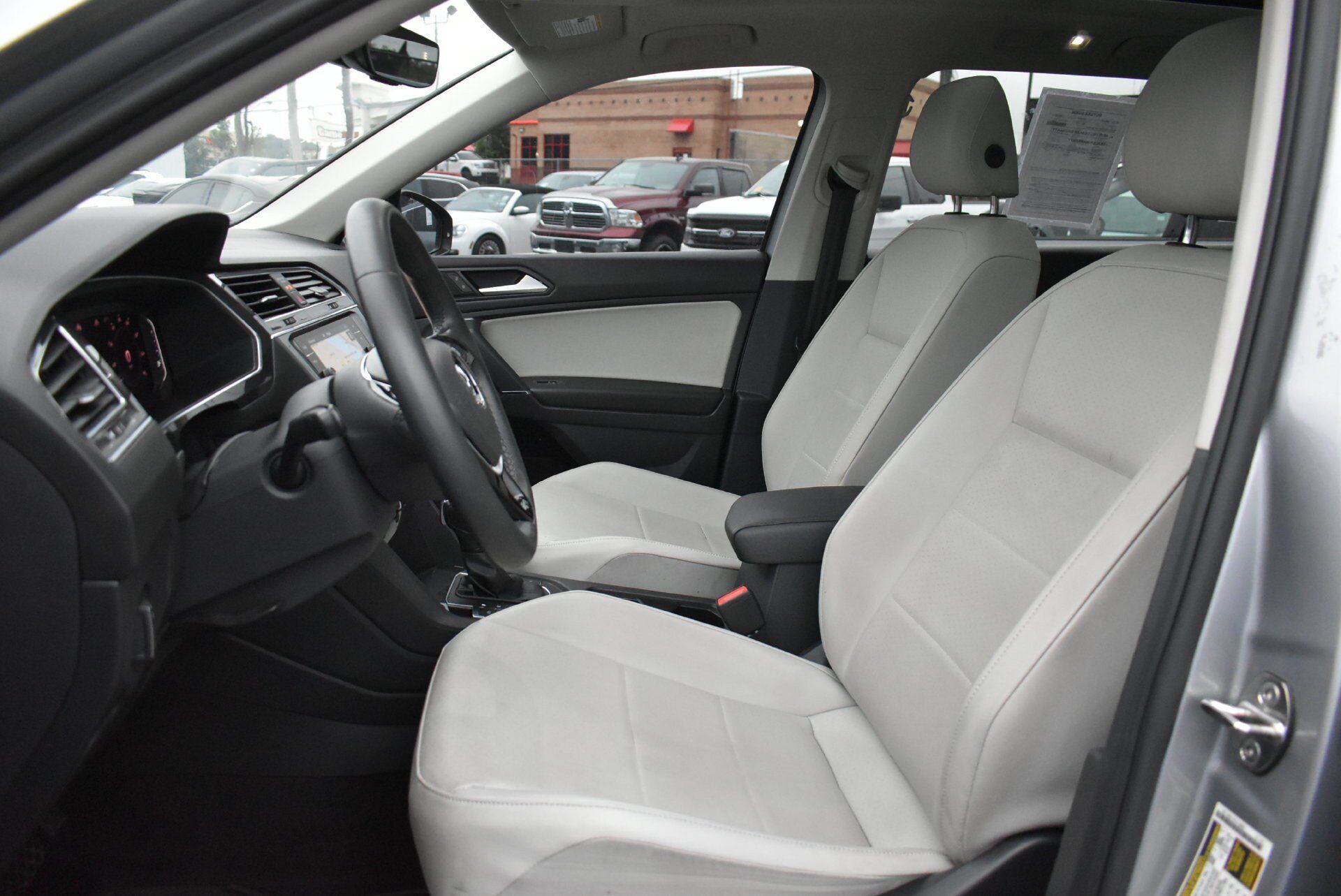 Used 2020 Volkswagen Tiguan SEL w/ 3rd Row Seat Package AWD/4WD image 15