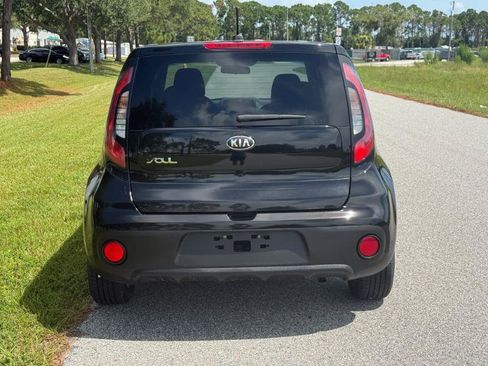 Used 2018 Kia Soul FWD image 8