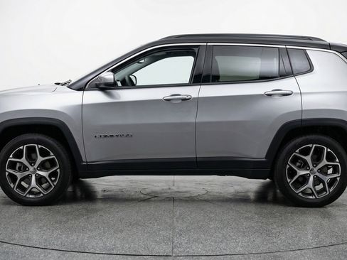Used 2025 Jeep Compass Limited image 5
