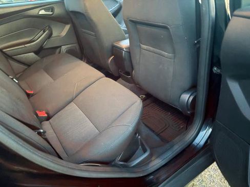 Used 2017 Ford Focus SE w/ Cold Weather Package FWD image 11