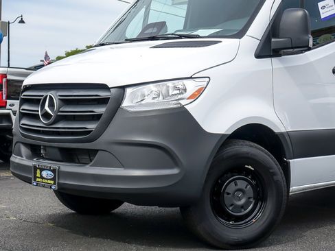 Used 2025 Mercedes-Benz Sprinter 2500 image 3