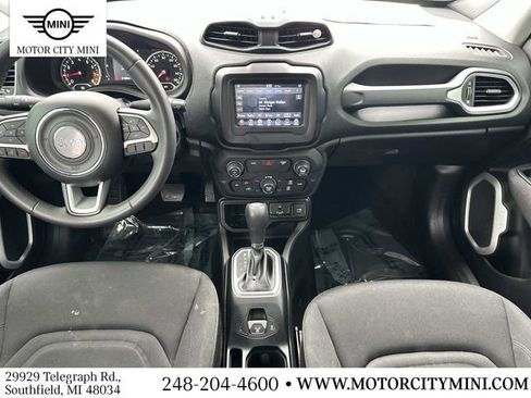 Used 2018 Jeep Renegade Latitude w/ Popular Equipment Group FWD image 16