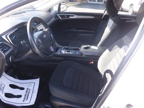Used 2020 Ford Fusion SE FWD image 8