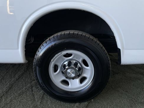 Used 2017 Chevrolet Express 3500 LT w/ LT Preferred Equipment Group image 9