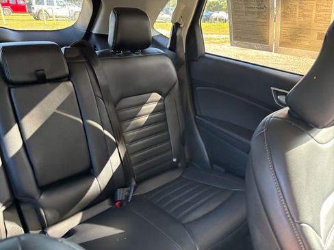 Used 2024 Ford Edge SEL image 37