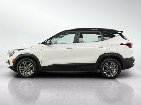 Used 2023 Kia Seltos S w/ Navigation Package FWD image 2