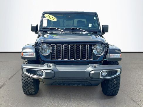 Used 2024 Jeep Gladiator Sport AWD/4WD image 2