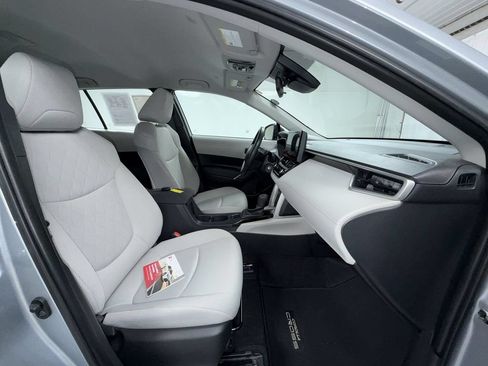 Used 2024 Toyota Corolla Cross L AWD/4WD image 19