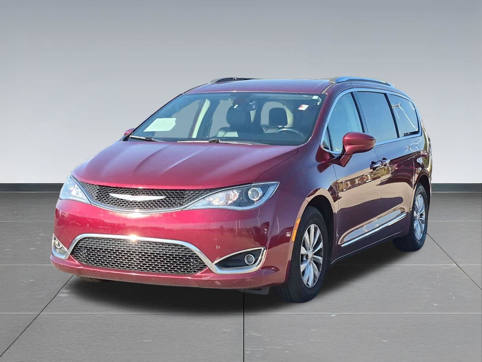 Used 2018 Chrysler Pacifica Touring-L FWD image 10