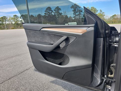 Used 2025 Tesla Model Y Long Range image 29