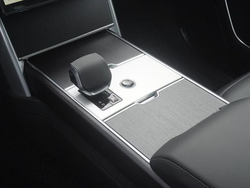 New 2026 Land Rover Range Rover SE image 14