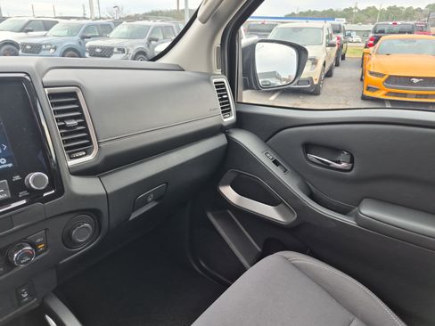 Used 2023 Nissan Frontier SV w/ Technology Package image 20