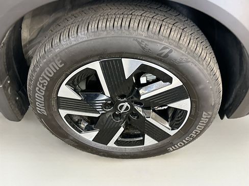 Used 2025 Nissan Kicks SR image 11