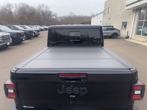 Used 2022 Jeep Gladiator Overland image 14