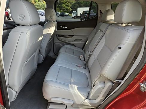 Used 2023 GMC Acadia SLT image 8
