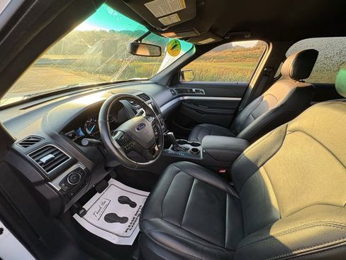 Used 2017 Ford Explorer XLT w/ Equipment Group 202A FWD image 39