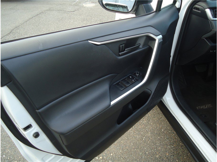 Used 2019 Toyota RAV4 LE w/ Carpet Mat Package AWD/4WD image 11