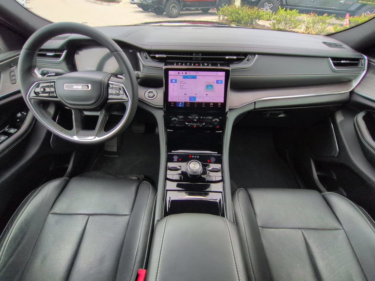Used 2023 Jeep Grand Cherokee L Overland w/ Luxury Tech Group IV AWD/4WD image 15