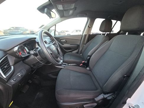 Used 2021 Chevrolet Trax LS w/ Tint and Cruise Package AWD/4WD image 4
