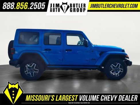 Used 2025 Jeep Wrangler Sahara image 5