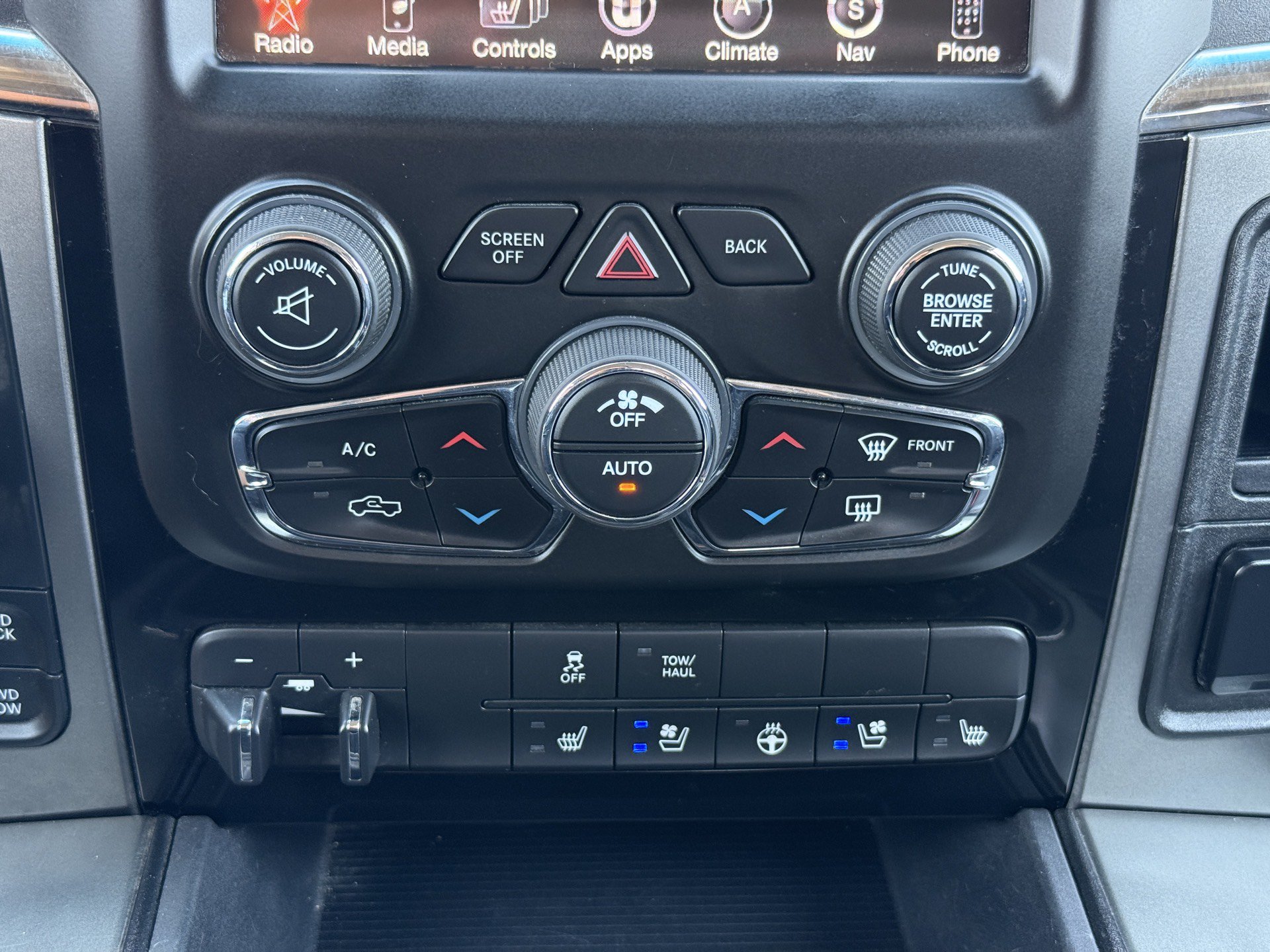 Used 2017 RAM 1500 Sport w/ Black Ram 1500 Sport Group AWD/4WD image 16
