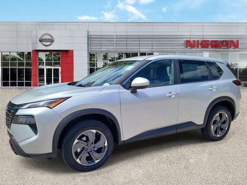 Certified 2025 Nissan Rogue SV FWD image 9