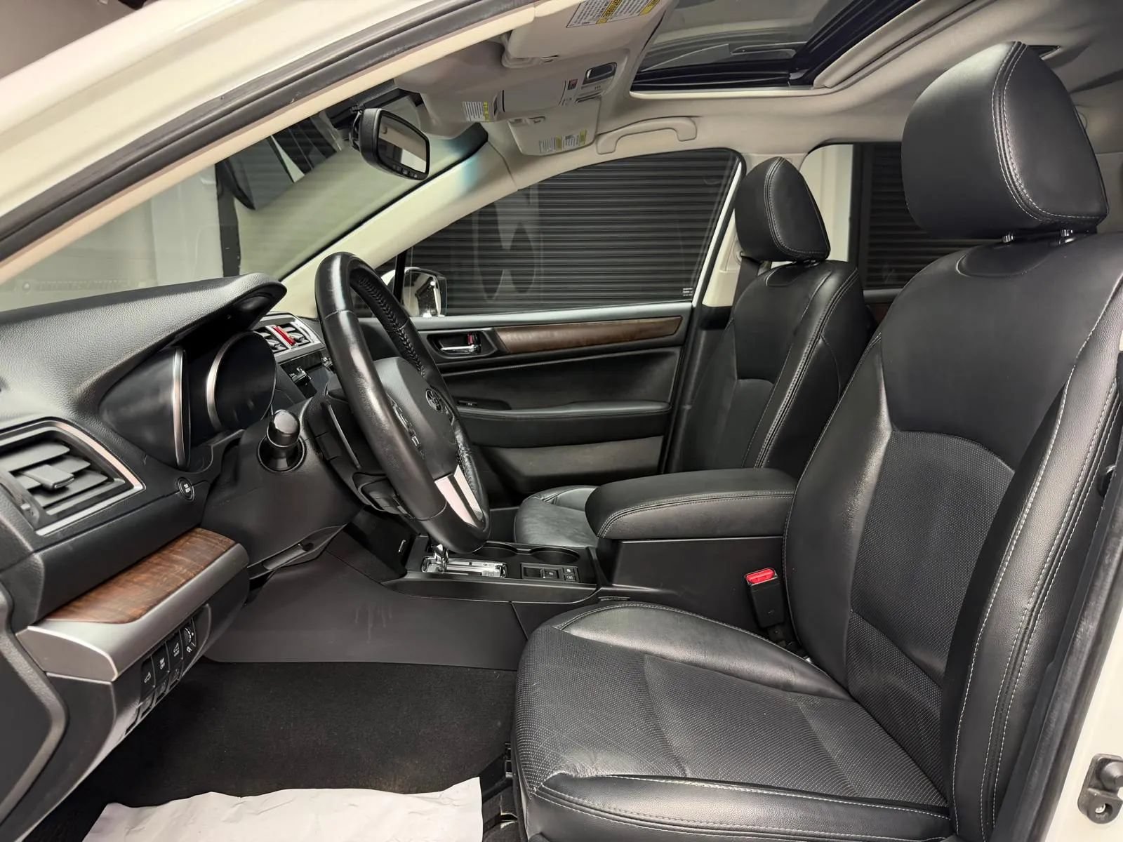 Used 2016 Subaru Outback 3.6R Limited AWD/4WD image 28