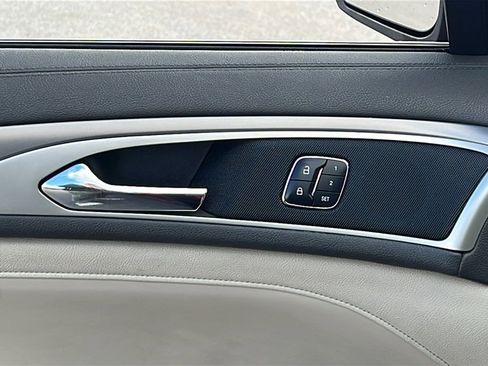 Used 2017 Lincoln MKZ Premiere image 10