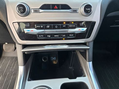 Used 2020 Ford Explorer XLT w/ Equipment Group 202A RWD image 15