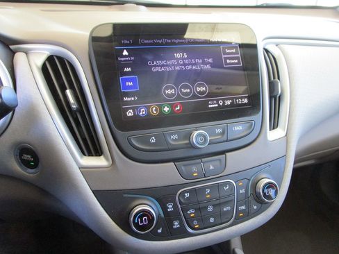 Used 2024 Chevrolet Malibu LT image 28