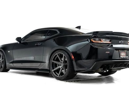 Used 2016 Chevrolet Camaro SS RWD image 11