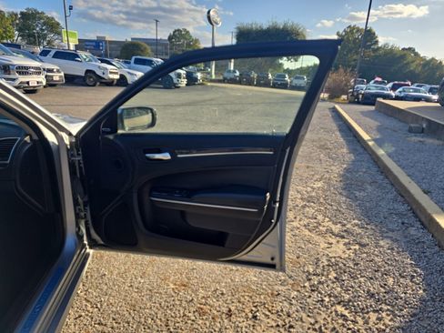 Used 2022 Chrysler 300 Touring L w/ Comfort Group image 16