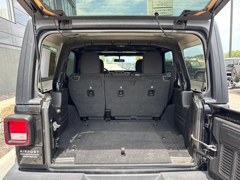 Used 2023 Jeep Wrangler Unlimited Sport AWD/4WD image 9
