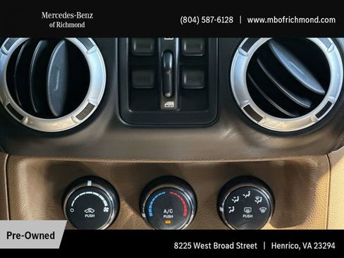 Used 2015 Jeep Wrangler Unlimited Rubicon w/ Connectivity Group image 20