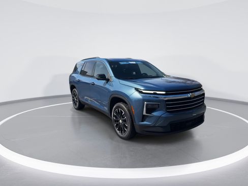 Certified 2025 Chevrolet Traverse LT w/ Enhanced Driving Package image 2