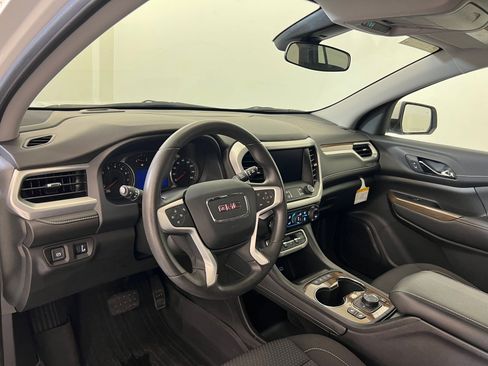 Used 2023 GMC Acadia SLE w/ Driver Convenience Package image 4