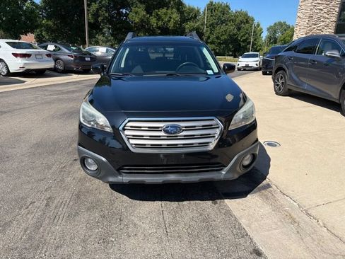 Used 2017 Subaru Outback 2.5i Premium AWD/4WD image 2