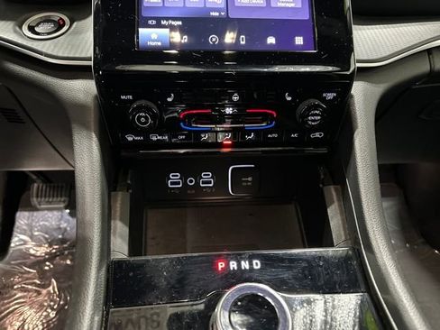 Used 2023 Jeep Grand Cherokee L Laredo image 28