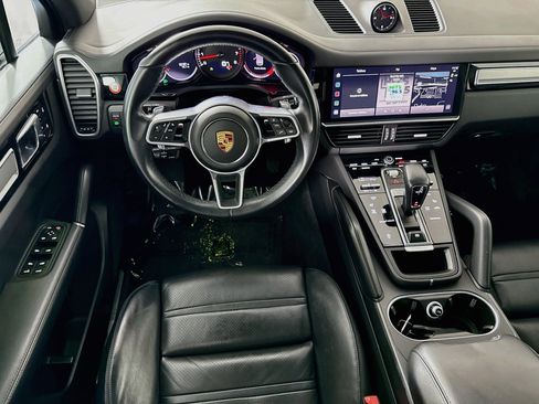 Used 2023 Porsche Cayenne Platinum Edition AWD/4WD image 17