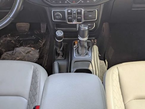 Used 2022 Jeep Gladiator Overland AWD/4WD image 19