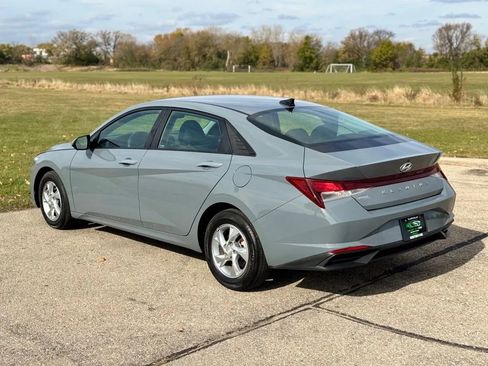 Used 2021 Hyundai Elantra SE image 5